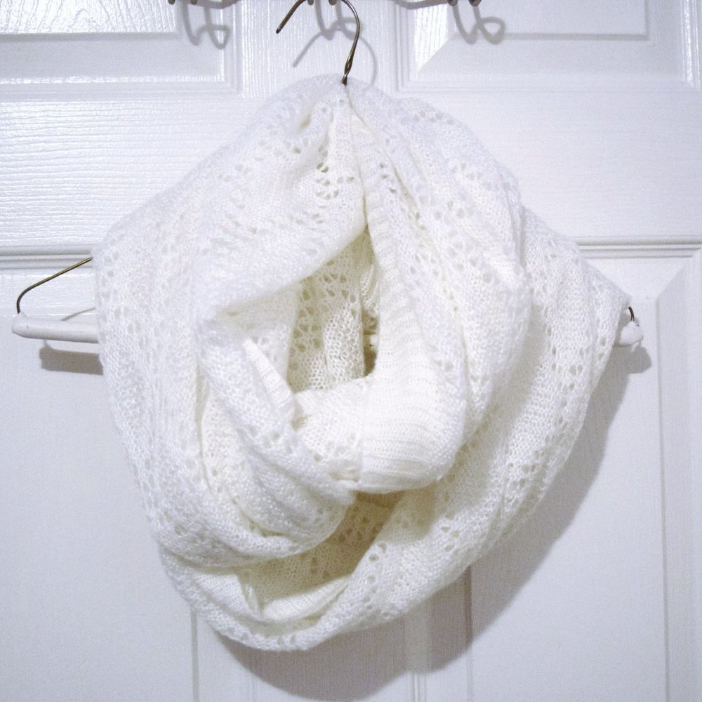 NWT H&M White Knitted Eyelet Infinity Circle Loop Scarf
